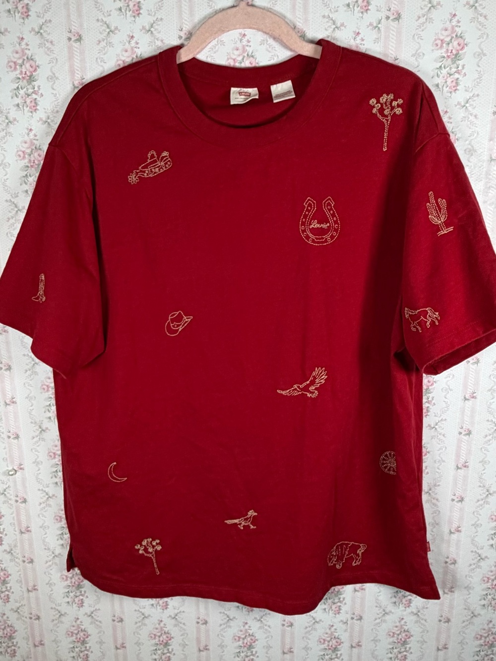 Levi’s Red Embroidered Western Icons Tee Boots Horseshoe Cactus M